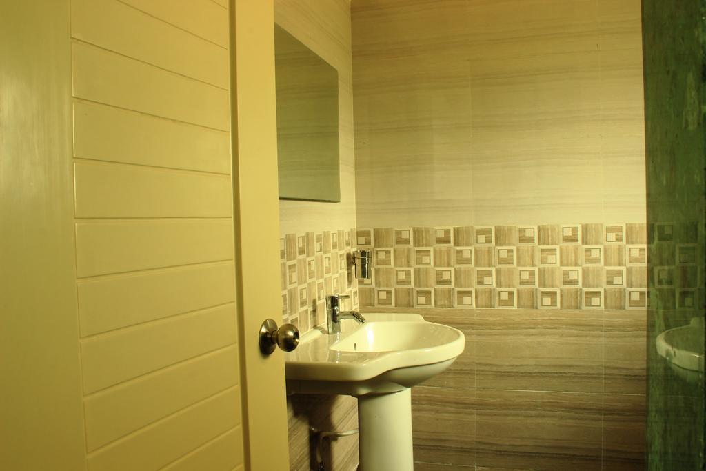 Urban Ville Hotel Pune Zewnętrze zdjęcie